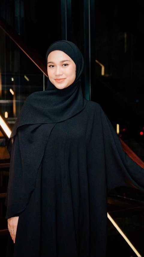 Cantiknya Azizah Salsha jadi Model Busana Muslim, Penampilannya Berhijab Disebut 'Ukhti'