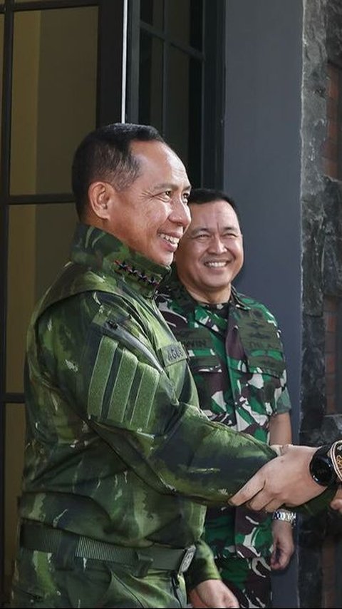 Panglima TNI Kedatangan Tamu Juniornya yang Kini Jabat Menteri, Sosoknya Gagah Gak Ada Obat