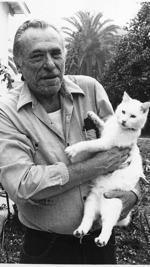Best Charles Bukowski Quotes About Love and Life