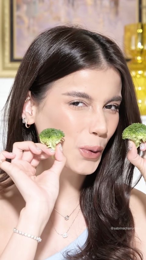 Sabrina Chairunnisa Makes Freckles Makeup with Broccoli, Yay or Nay?
