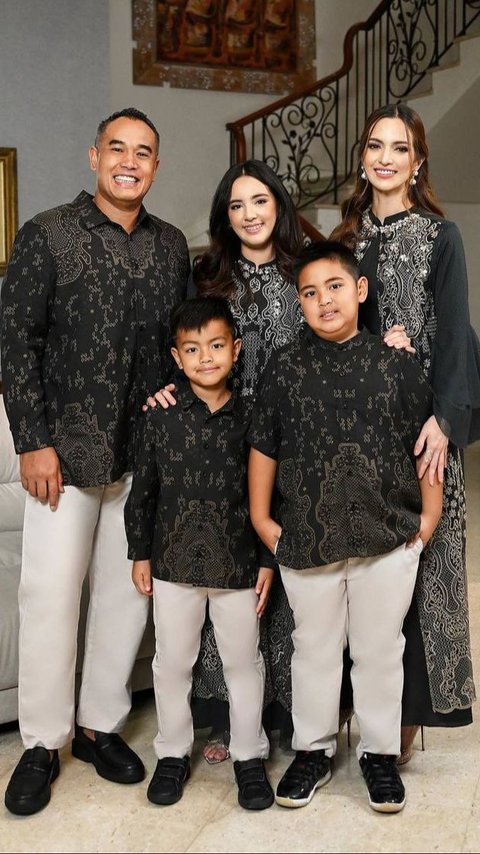 Tampil Full Makeup, ini Potret Cantik Mikhayla Anak Nia Ramadhani dalam Family Photoshoot Terbaru