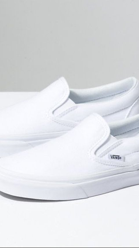 10 Rekomendasi Sneakers Putih untuk Pria Terbaru 2024, Cocok untuk Lebaran