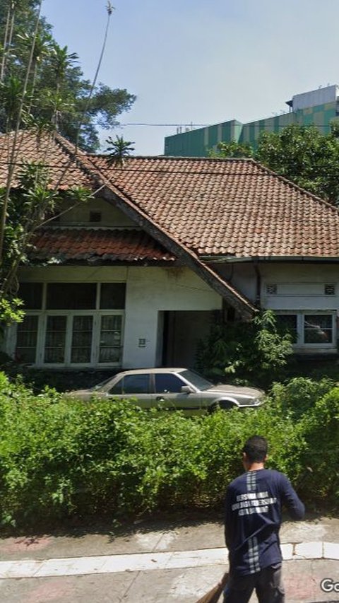 Chilling Pictures of an Old Doctor's House in Bandung from 2014-2023, Left Empty and Abandoned