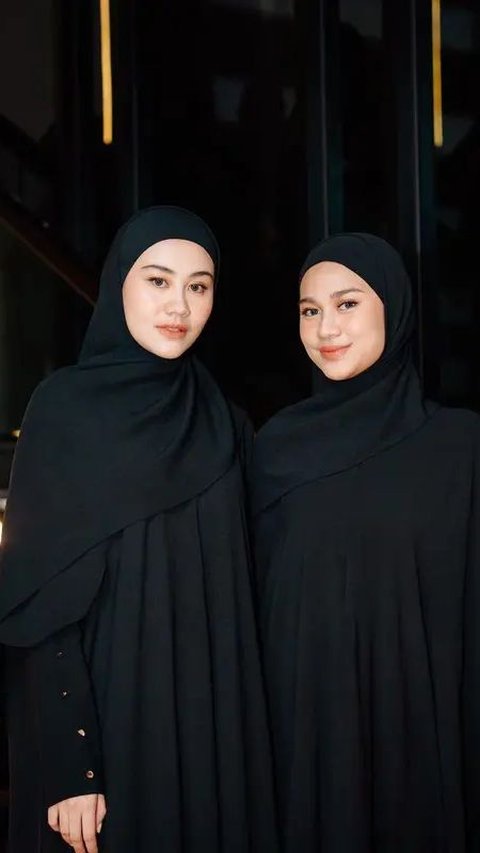 Called Close to Fuji Friends! 8 Portraits of Aaliyah Massaid & Azizah Salsha Wearing Matching Couple Outfits Like Twin Children
