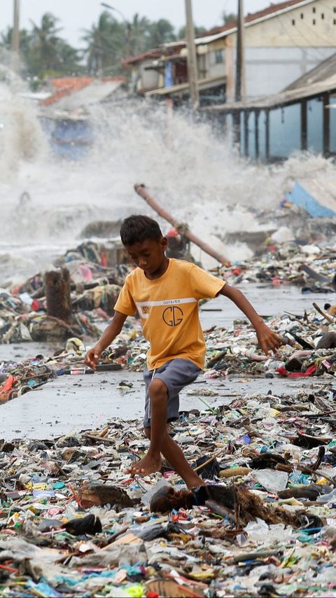 FOTO: Penampakan Lautan Sampah Penuhi Pantai Terkotor se-Indonesia di Pandeglang