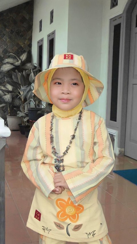 Still Remember the Classic Lebaran Clothes for Kids in the 90s and 2000s? Unique with its Vibrant Colors and Matching Hat and Bandana