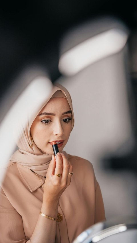 5 Tips to Wear Lipstick Without Drying Your Lips, Radiate Your Beauty During Fasting