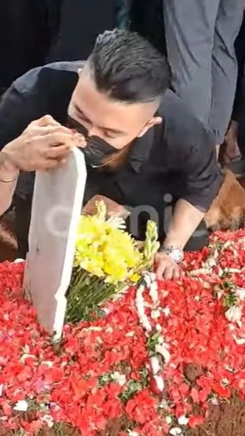 The Last Kiss of the Husband on Stevie Agnecya's Grave