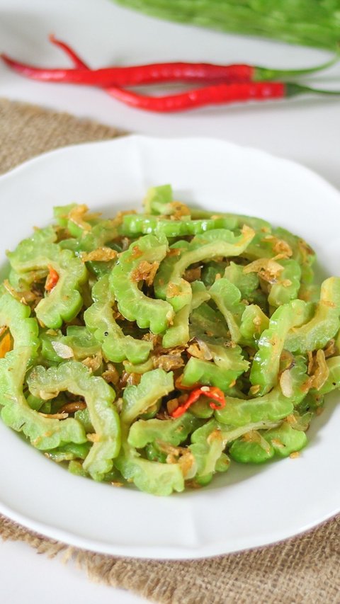 Making Delicious Bitter Gourd Stir-Fry, There is a Trick to Reduce Its Bitter Taste