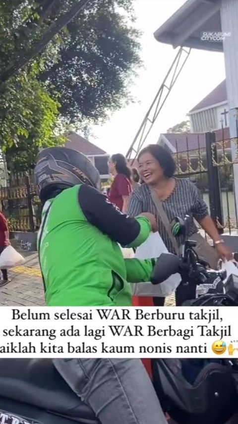 Penuh Toleransi, Aksi Non Muslim Bagi-Bagi Takjil Ini Bikin Adem Melihatnya