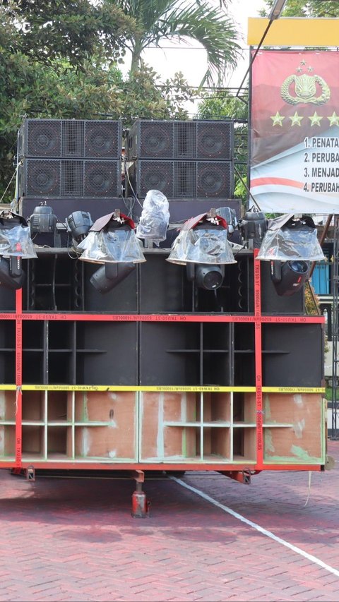 Konvoi Dua Truk Sound Horeg Bangunkan Sahur 'Dikandangin' Polisi di Malang
