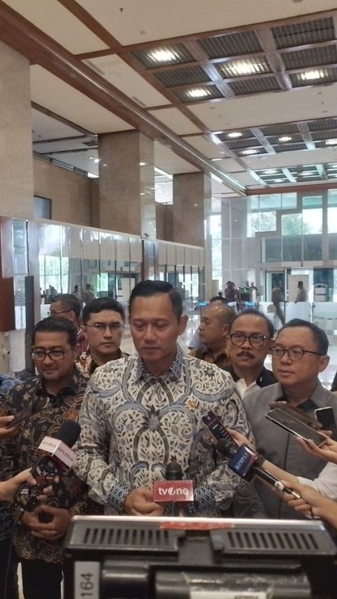 Momen Ibas Dampingi AHY Rapat Perdana di Komisi II DPR Sebagai Menteri ATR/BPN
