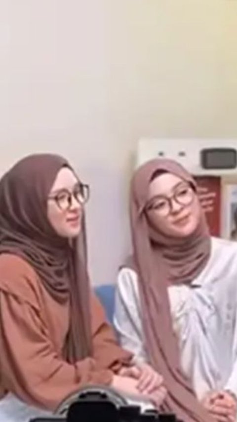 Portrait of Eca Aura in Hijab Resembles Nissa Sabyan, Like Separated Twin Siblings