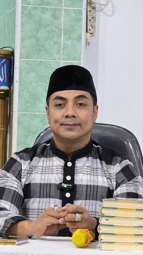 Proses Hidup Perjalanan dari Nol, Sambil Meneteskan Air Mata Cerita Ustaz Riza Pernah Berjualan Sandal Jepit 'Seminggu Dapat Rp50 Ribu'