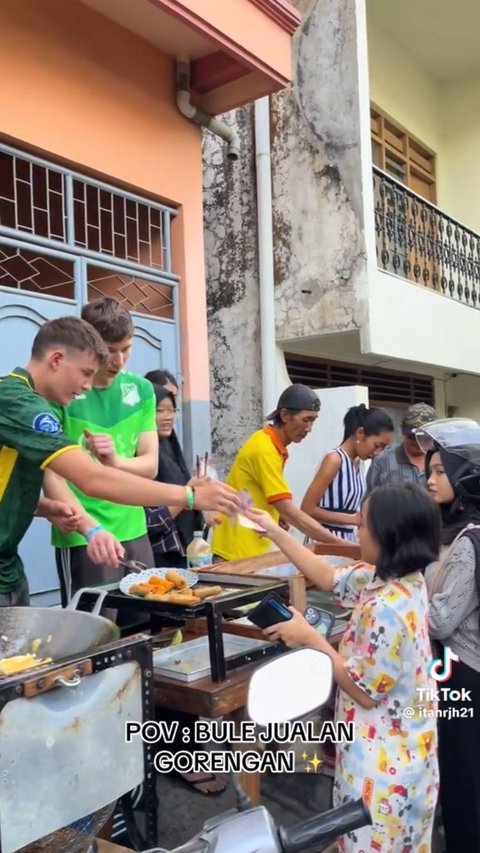 Viral Bule Jualan Takjil Ramai Pembeli, Ternyata Begini Faktanya