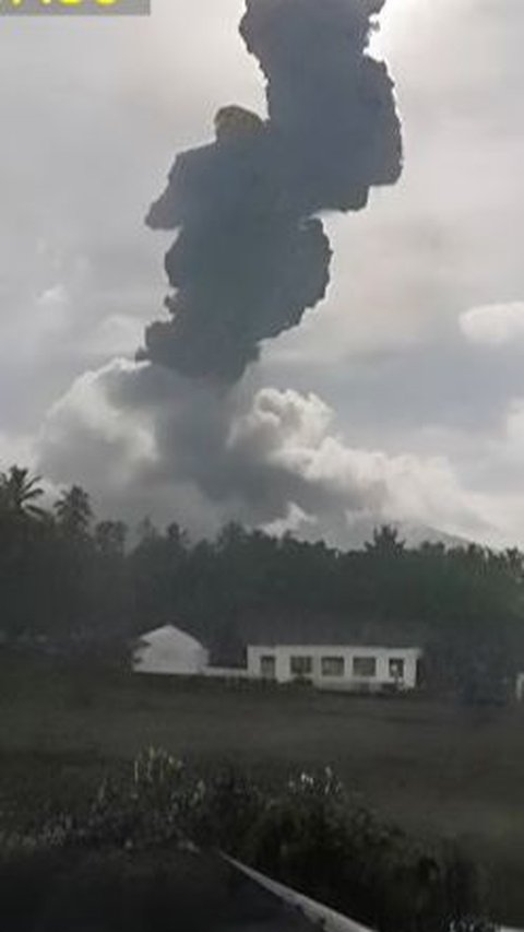 Gunung Ibu Kembali Erupsi, Muntahkan Abu Vulkanik Setinggi 2.000 Meter