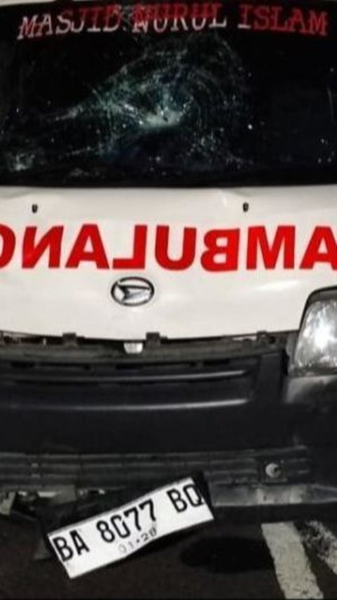 Ambulans Tabrak Dua Polisi Saat Bubarkan Tawuran