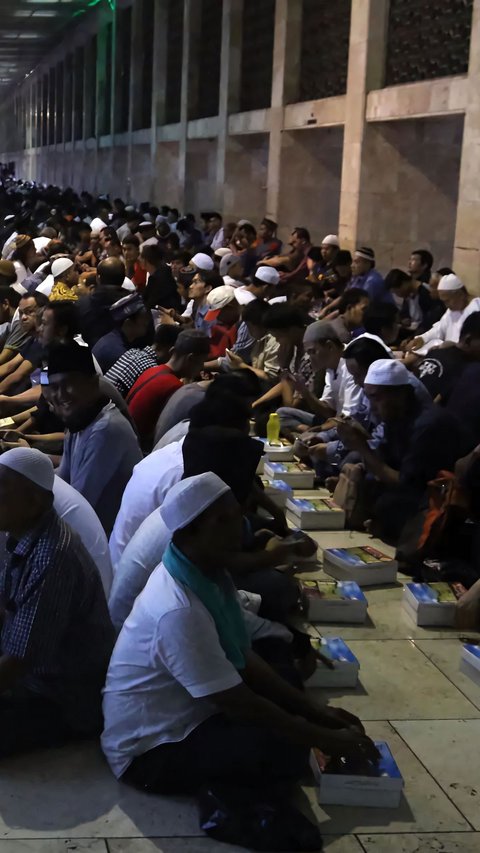 Cerita Sedih Anak Kos Non-Muslim Kelaparan Datang ke Masjid Minta Sisa Takjil,  Respons Para Jamaah Membuatnya Terkejut