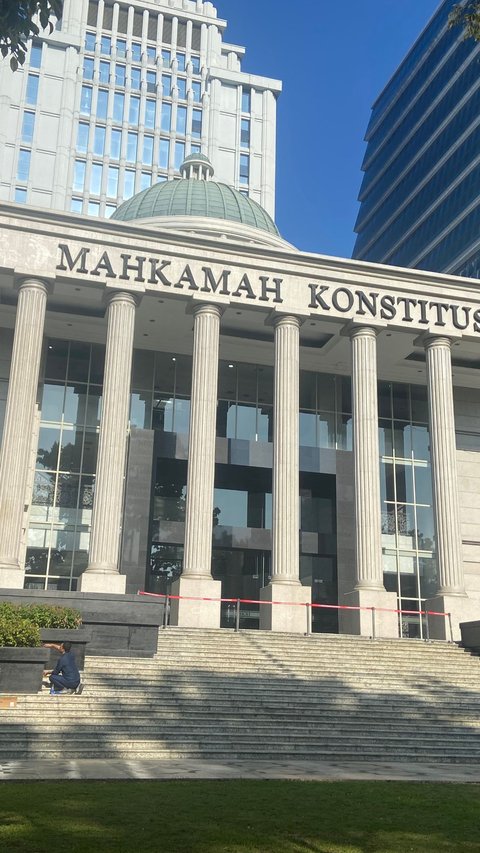 Presidential Election Dispute Hearing at the Constitutional Court: KPU's Response to Gibran's Nomination Lawsuit