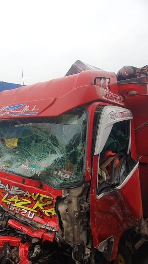 VIDEO: Sopir Truk Penyebab Kecelakaan di Tol Halim Ngaku Dikerjai: Saya Beli Semua Mobilnya!