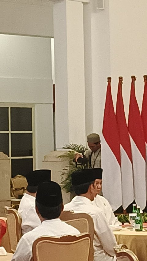 Jokowi Gelar Buka Puasa Bersama Para Menteri di Istana, Duduk Satu Meja dengan Prabowo