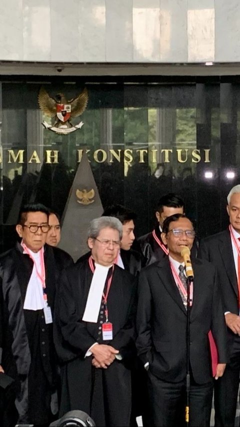Todung Mulya Lubis Tidak Sepakat dengan Pernyataan Otto Hasibuan