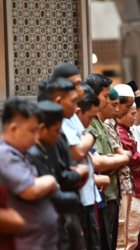 Keutamaan & Pahala Dijanjikan Allah SWT pada Mereka yang Mengerjakan Salat Tepat Waktu