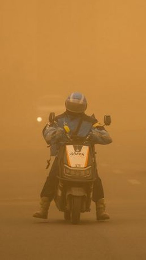 FOTO: Penampakan Kondisi China Saat Dilanda Badai Pasir Parah, Langit Memerah dan Debu Tebal Beterbangan