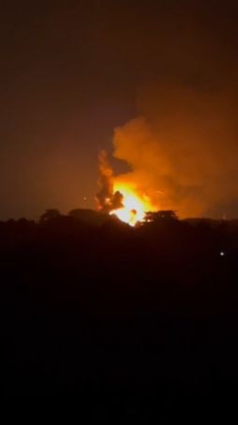 Moments of Massive Explosion in Bekasi Ammunition Warehouse, Flames Soar High