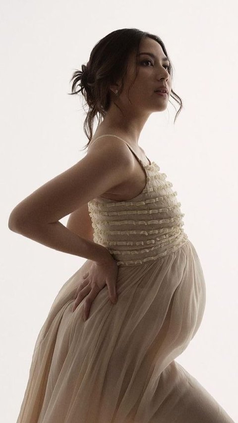 Latest Maternity Shoot Portrait of Jessica Mila, Wearing Transparent Gown