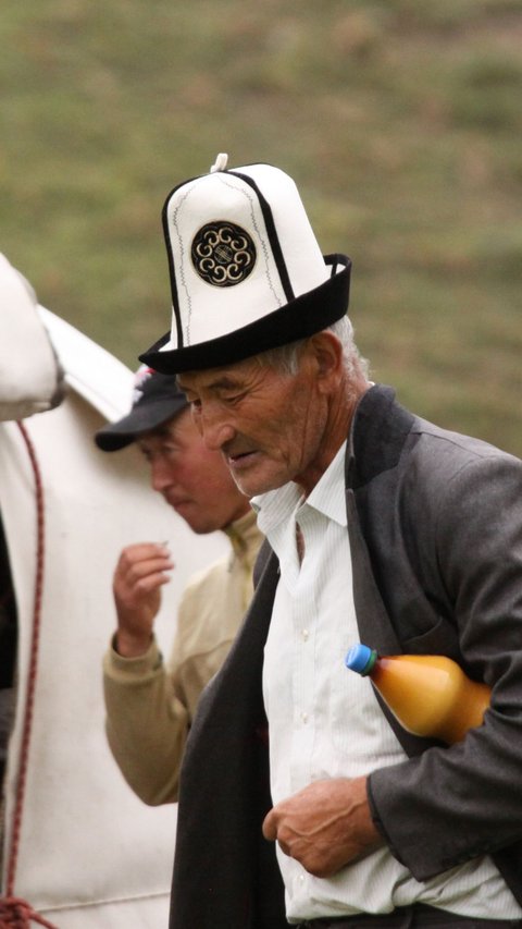 5 Maret Hari Topi Nasional di Kyrgyzstan, Topi Tradisional Bermakna Sakral