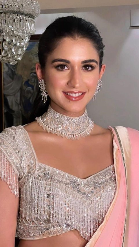 Viral Luxury Pre-Wedding Party, Here's a Portrait of Radhika Merchant, the Prospective Daughter-in-Law of an Asian Tycoon, She's Not Just Anyone!