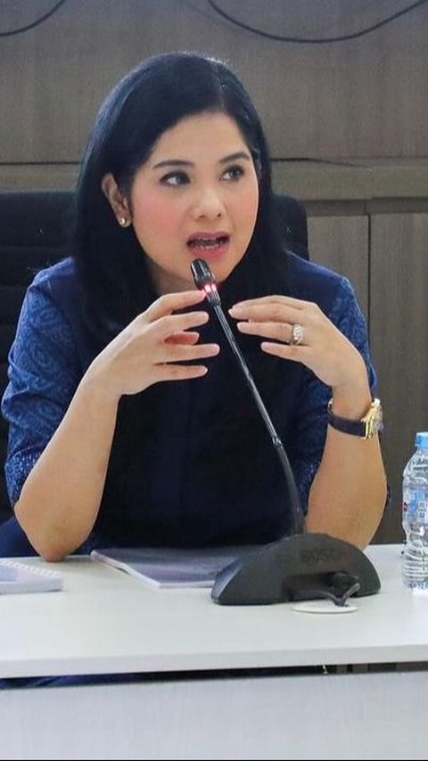 Potret Annisa Yudhoyono Rapat Perdana sebagai Istri Menteri, Salfok Sama Penampilannya