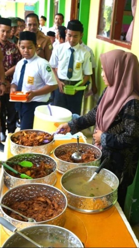 VIDEO: Rapat Komisi X Panas, Sentil Menteri Nadiem: Program Makan Siang Gratis Merepotkan!