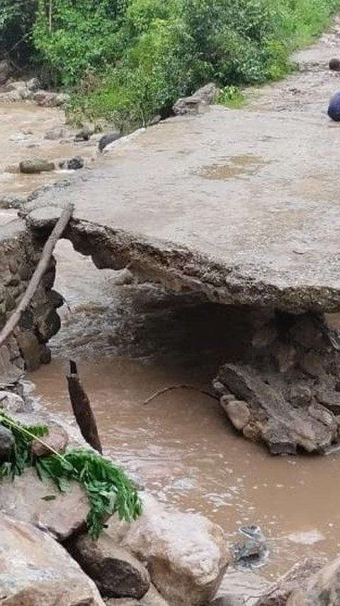 Jembatan di Amfoang Putus Akibat Banjir, Akses Lumpuh Total