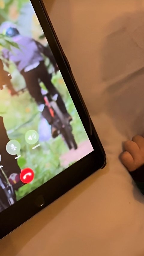 Kocak, Ayah Cosplay Jadi Suara iPad Biar Anak Nurut Ditonton 1 Juta Kali