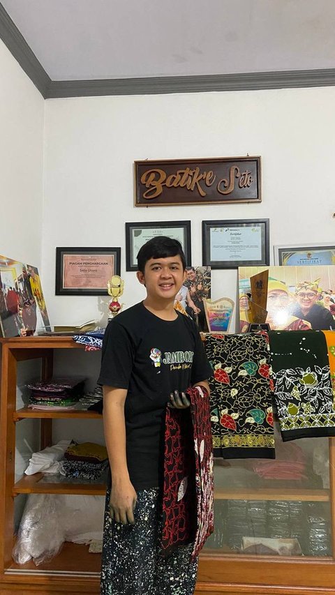 Belajar Membatik sejak SMP, Begini Kisah Pembatik Gen Z Asal Bojonegoro Keliling Indonesia Berkat Karyanya