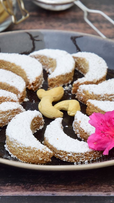 Recipe for Crunchy Cashew Snow Princess Cookies ala Chef Fatmah Bahalwan