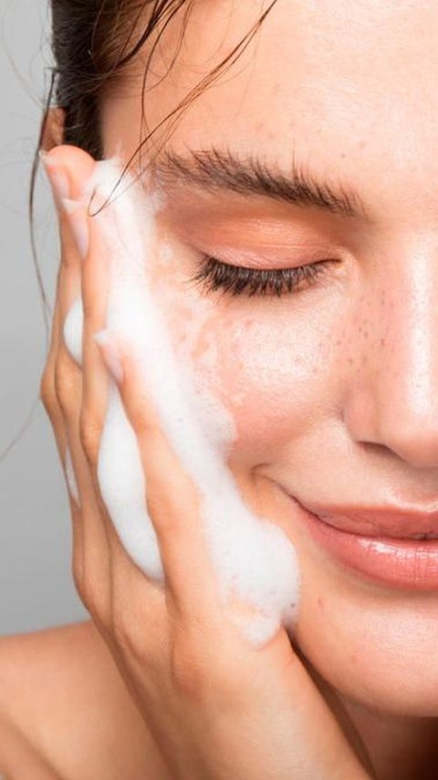 Can Teenagers Use Skincare? How to Use and Choose Them?