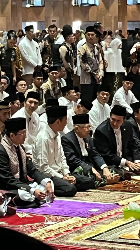 Tahun Terakhir Menjabat Presiden dan Wapres, Jokowi-Maruf Amin Kompak Salat Idulfitri di Masjid Istiqlal
