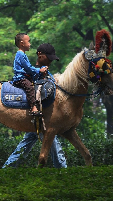 FOTO: Libur Lebaran 2024, Jasa Sewa Kuda Tunggang di Tempat Wisata Jakarta Laris Manis