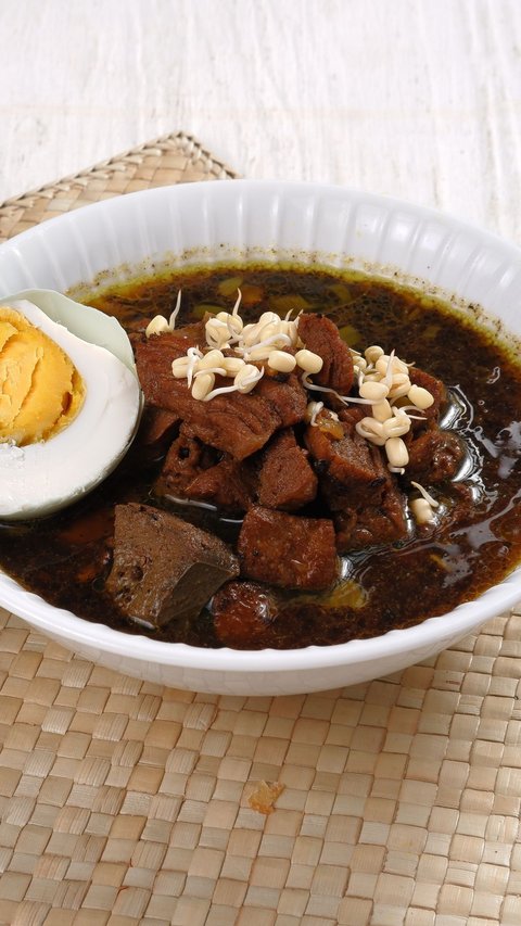 Bored with Lebaran Dishes? Let's Try the Special Black Rawon Recipe from Semarang