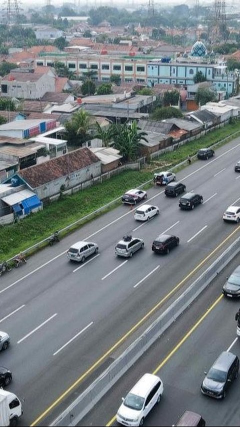 Ngamuk Pengemudi TNI Tabrak Mobil Wartawan di Tol Japek