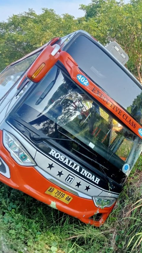 Sopir Bus Rosalia Indah Jalan Kaki Mondar-mandir Supaya Tak Ngantuk