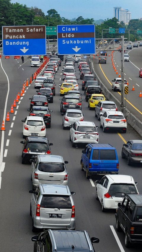 Cerita Warga Rela Tunggu One Way Selama 8 jam Demi Liburan ke Puncak