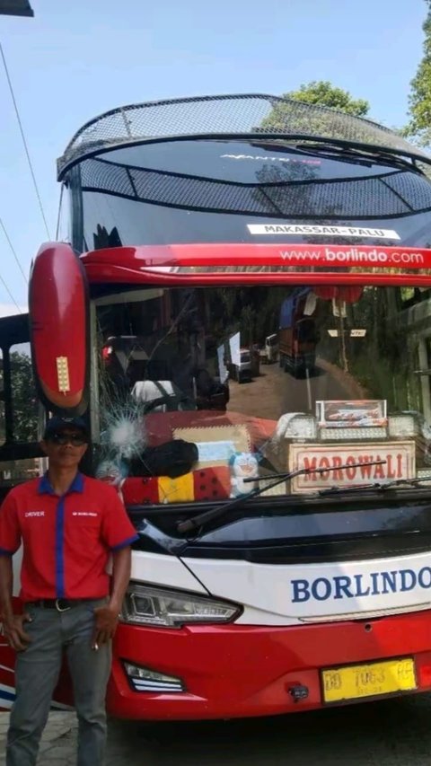 Lebaran Pertama Masih dalam Perjalanan Mudik, Sopir Bus Ini Bawa Seluruh Penumpang ke Rumah Mertua dan Beri Makan Gratis