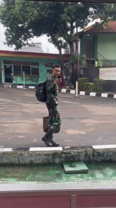 Viral Kisah Haru TNI Beri Kejutan Mudik ke Papua Tanpa Beri Kabar Ortu, Ungkap Kebahagian Usai 4 Tahun Tak Pulang