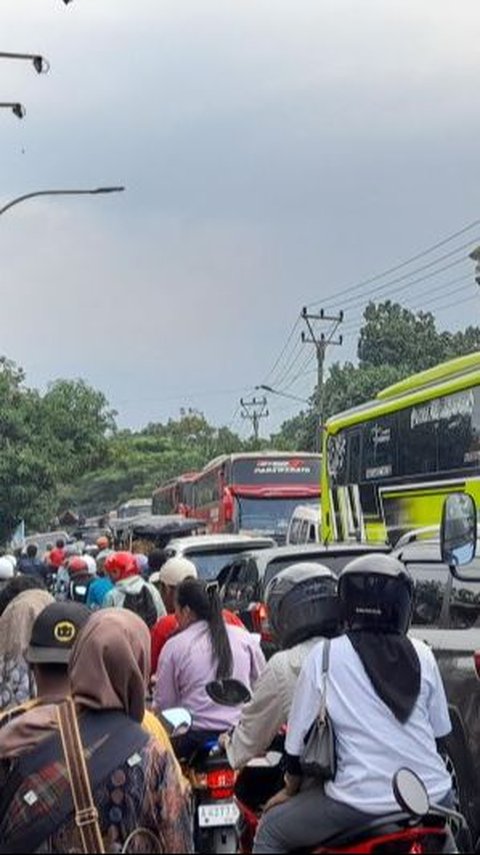 Macet Parah Menuju Pantai Anyer