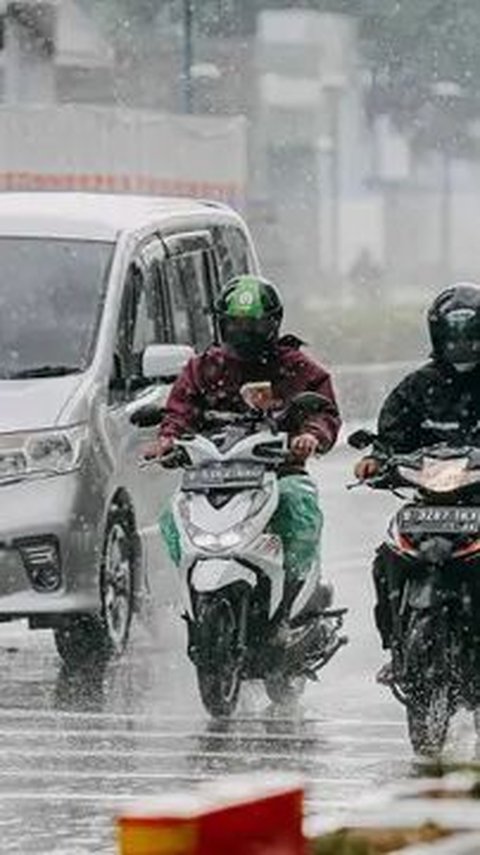 Prakiraan Cuaca, Hujan dan Angin Kencang Potensi Terjadi Jaksel & Jaktim Sore Hari