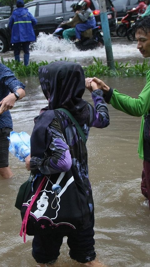 Kali Ciliwung Meluap, 18 RT di Jakarta Timur Terendam Banjir